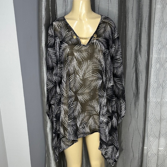 Michael Kors Tops - Michael Kors women’s Sz 2X Black and White Patterned Tunic